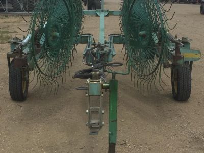 John Deere 704 12 Wheel Hay Rake