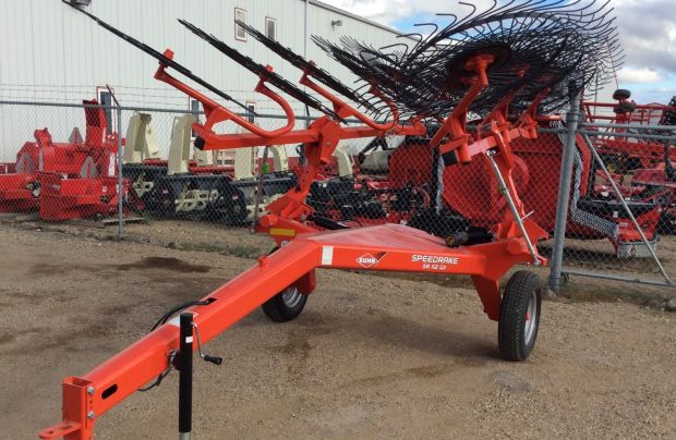 *NEW* Kuhn SR112 Hay Rake